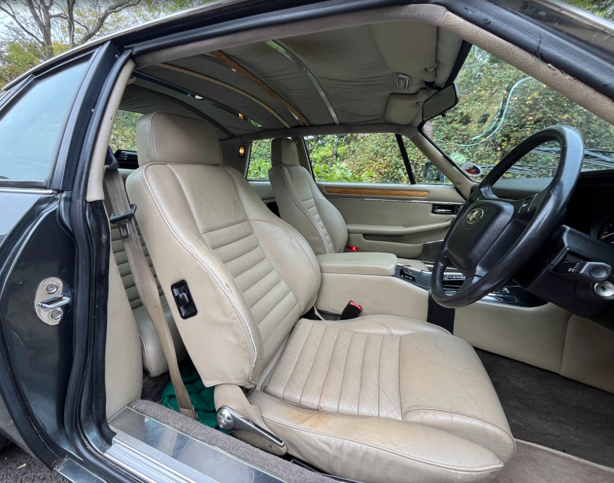 1990 Jaguar XJS Image 12